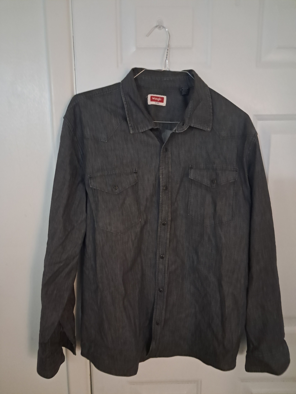 Wrangler Men's Charcoal Button-Down Western Shirt